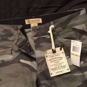Democracy curve friendly camo skinnies